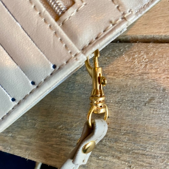 💥Buxton Crossbody Wallet💥 - Picture 10 of 14